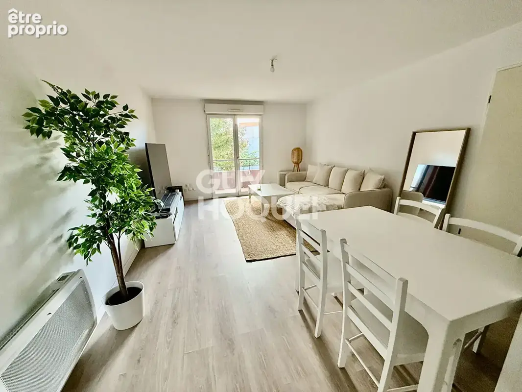 CLERMONT FERRAND - Appartement T2, balcon et parking - photo 1