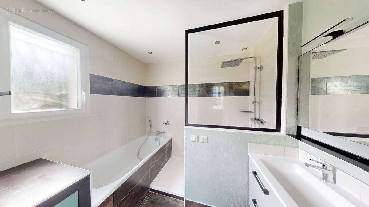 Maison à ROCHES-PREMARIE-ANDILLE