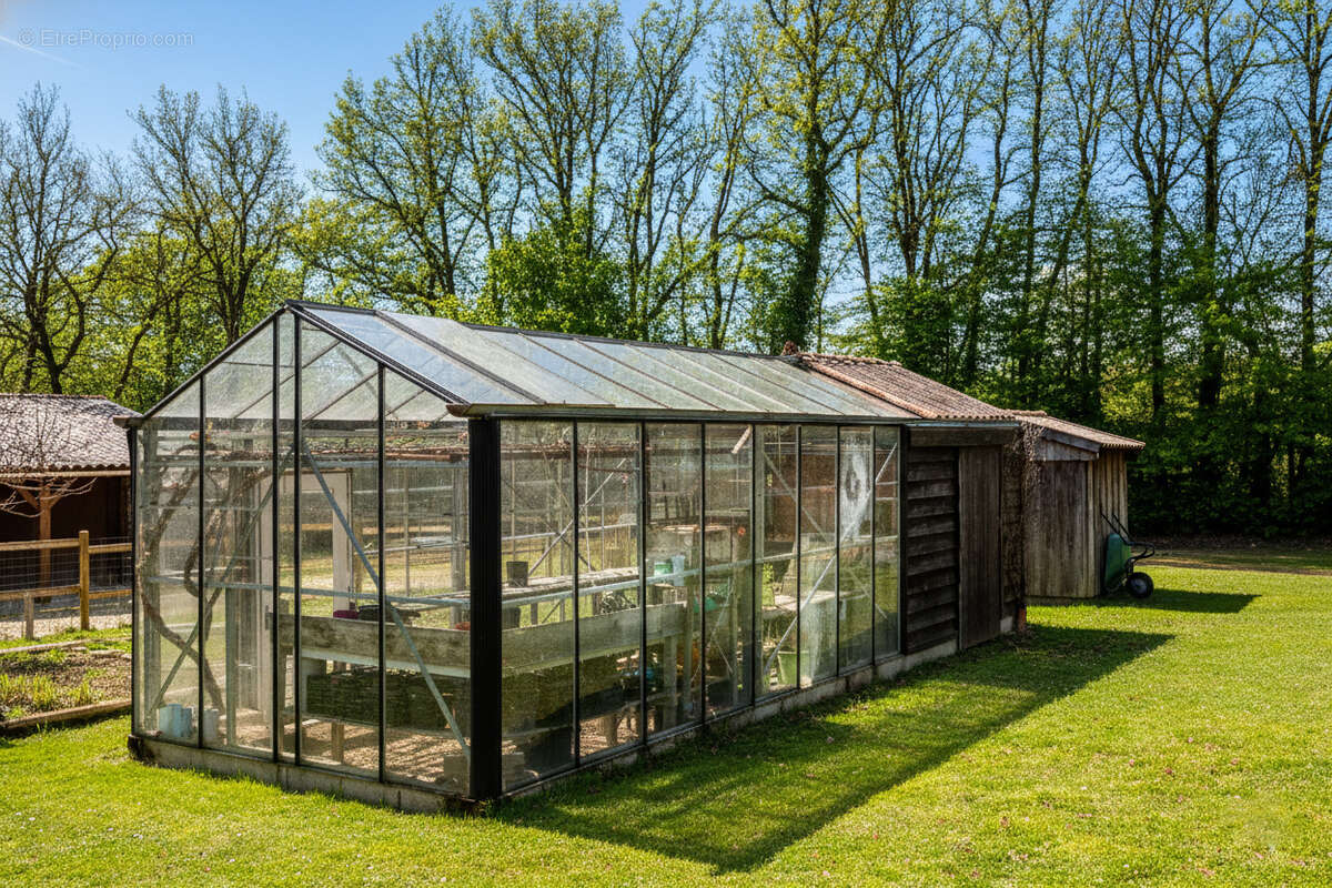 Propriété de campagne avec gîte, écuries et dépendances - photo 11