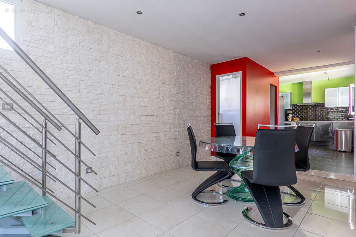 Maison - Champigny Sur Marne - 6 pièces 117 m2 - photo 2