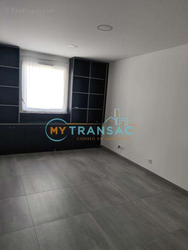 Commerce à BRIE-COMTE-ROBERT