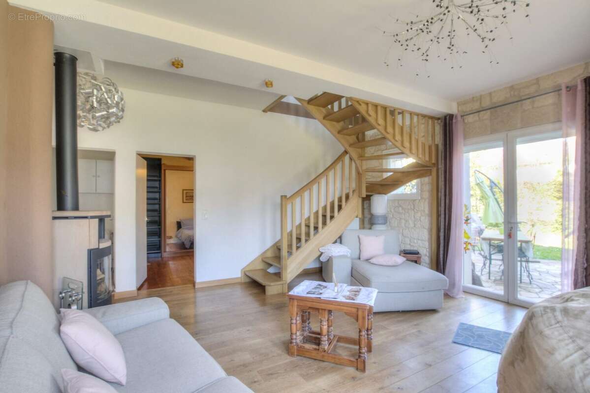 Maison à SAINT-GENIS-POUILLY