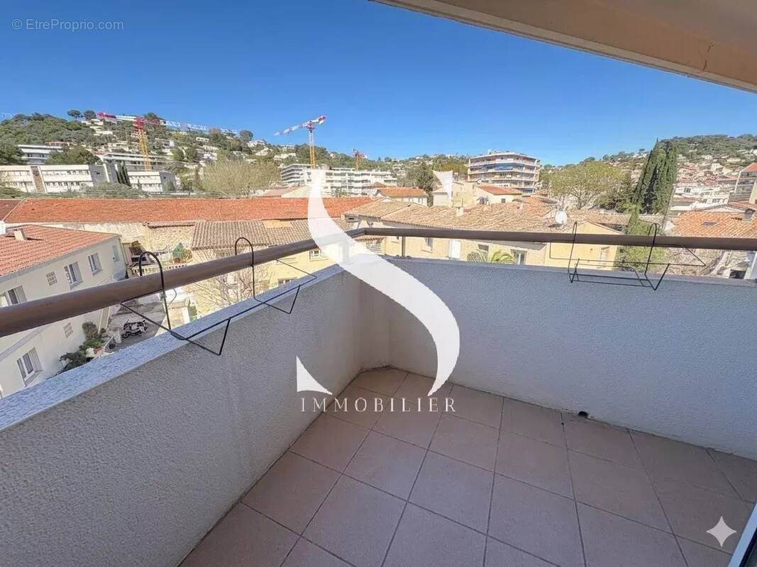 Appartement à VALLAURIS