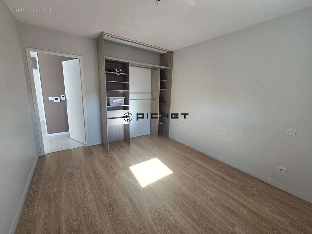 LA ROCHELLE QUARTIER LA GENETTE Appartement La Rochelle 2 pièces 43.68 m2, terrasse et box fermé. - photo 10