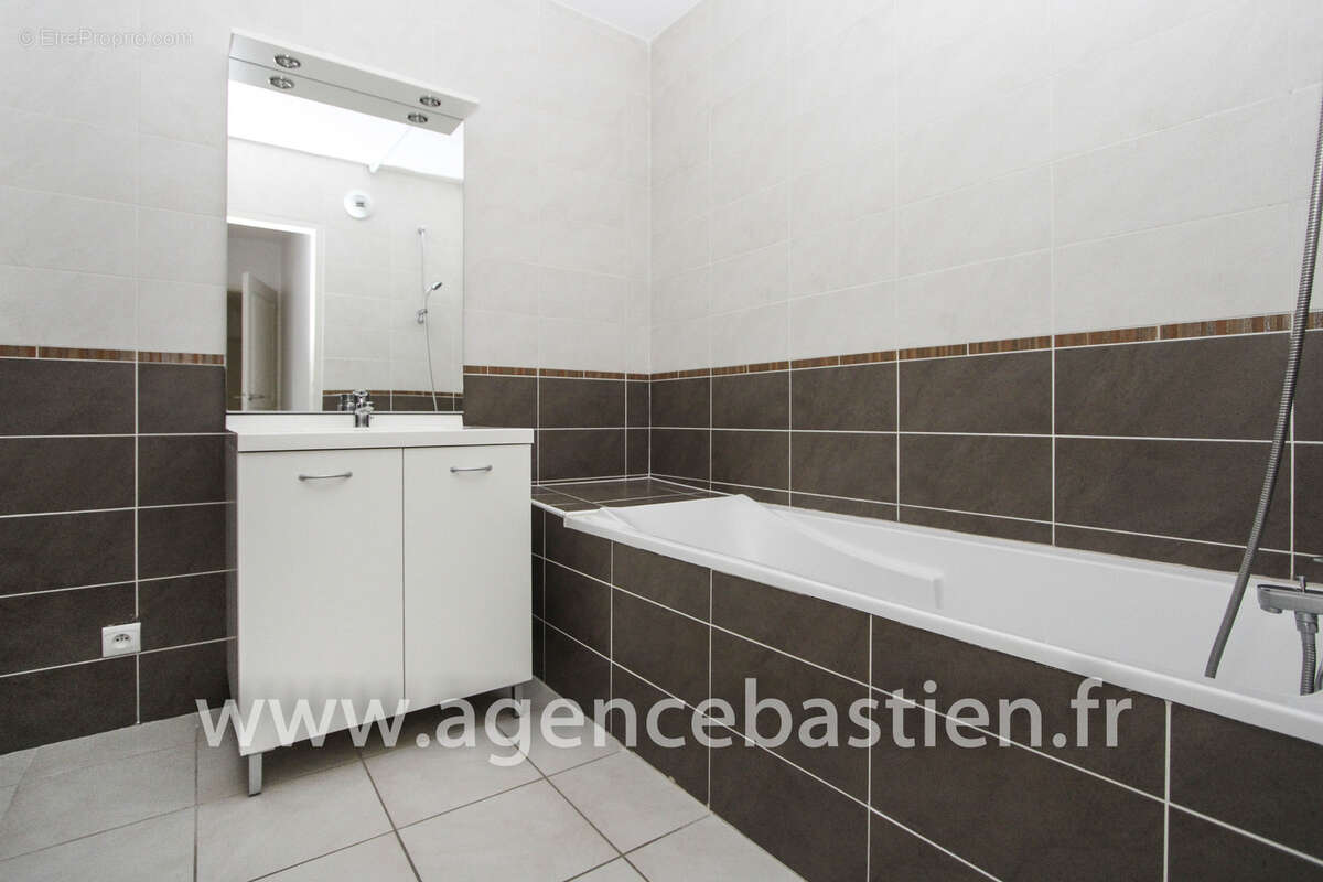 Appartement à THOIRY