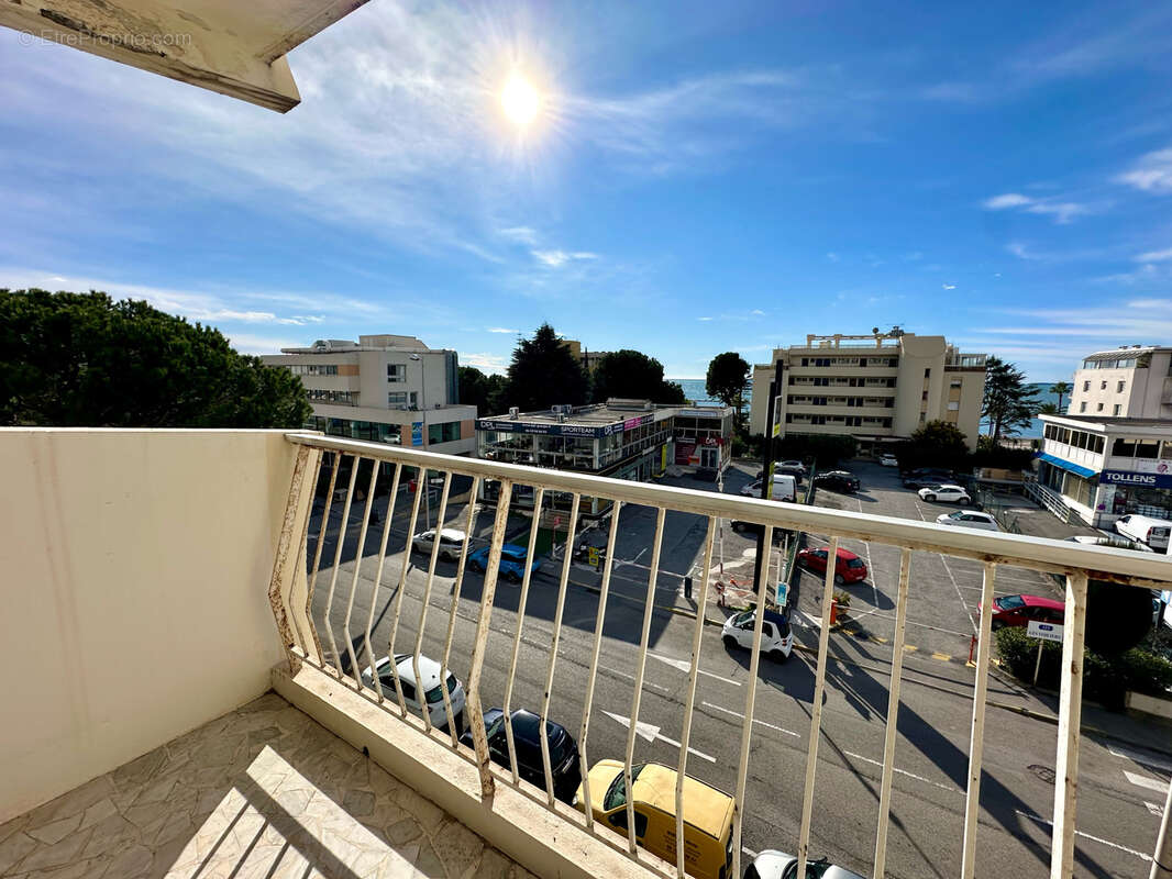 Appartement à SAINT-LAURENT-DU-VAR