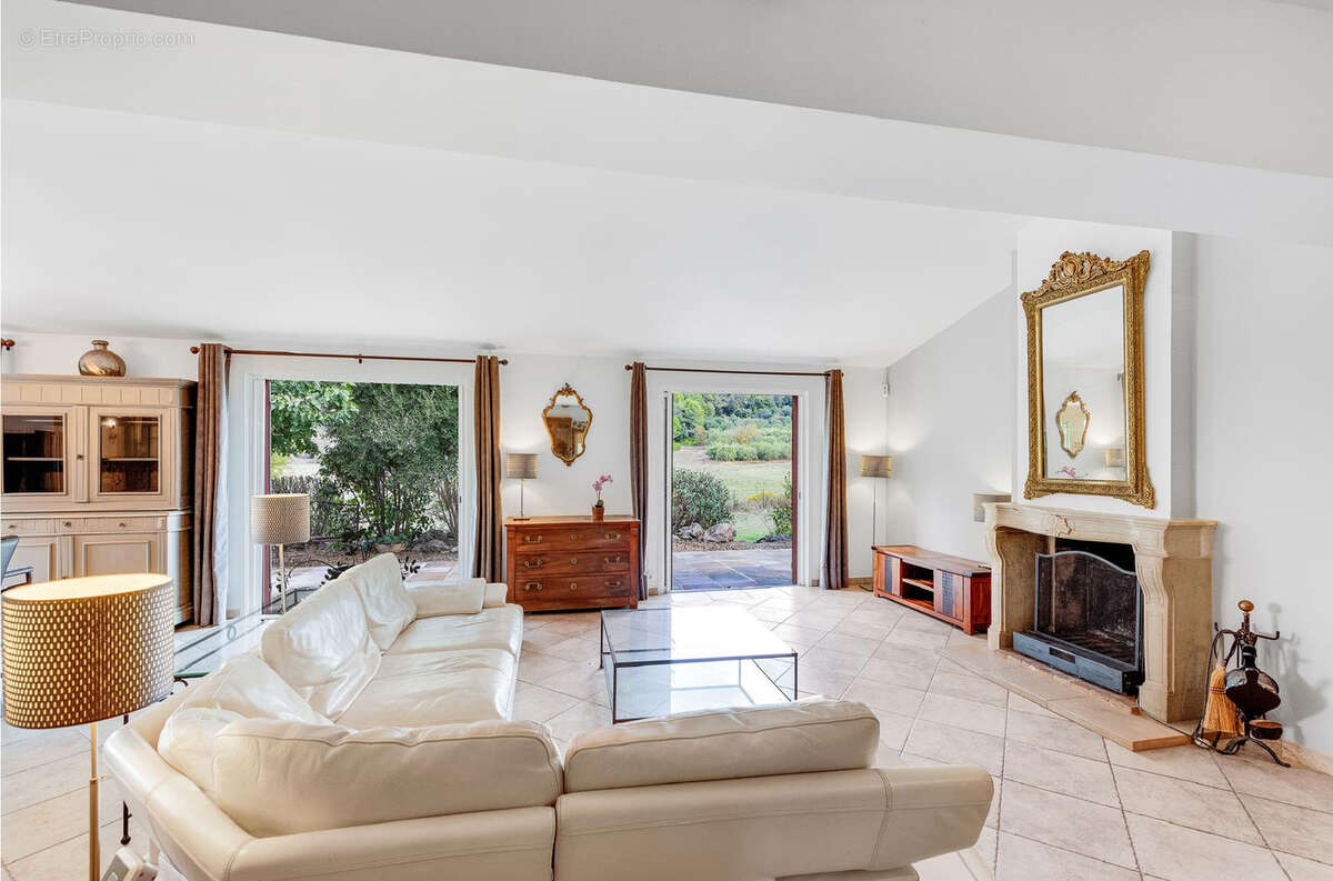 Maison à BAGNOLS-EN-FORET