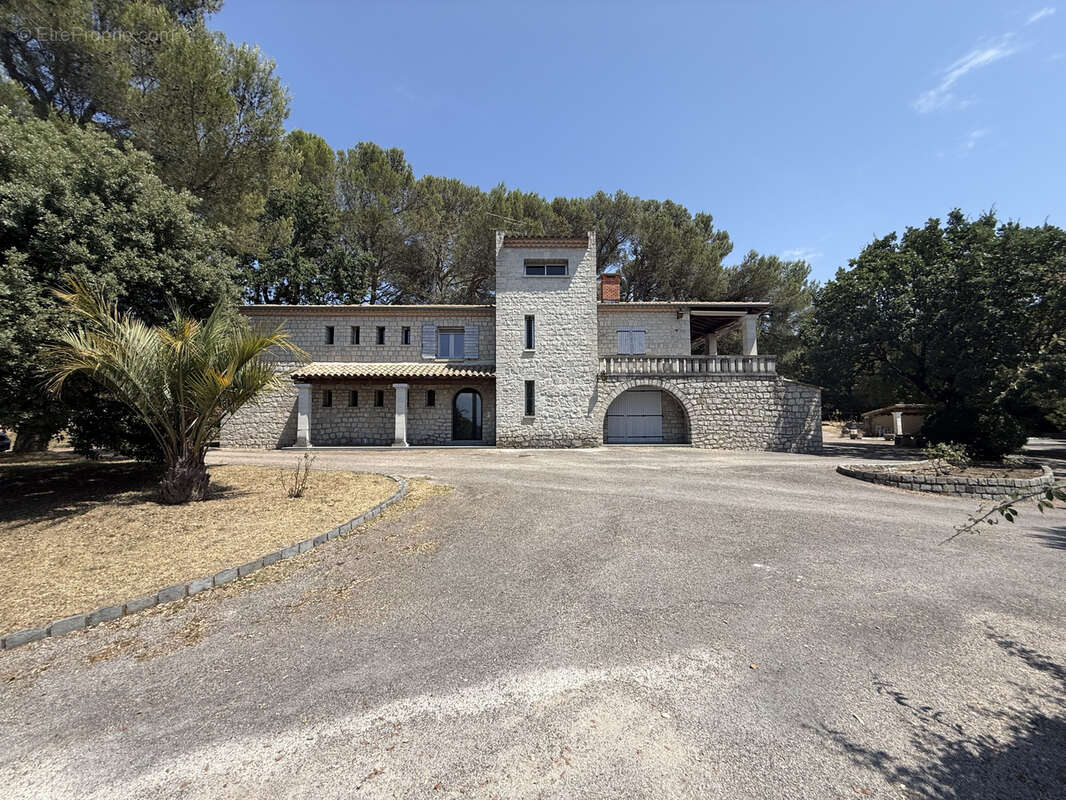 Maison à SAINTE-ANASTASIE