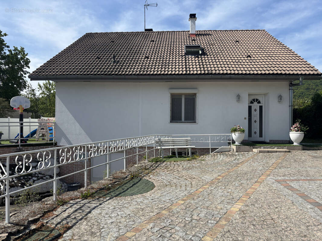 Maison à VETRAZ-MONTHOUX