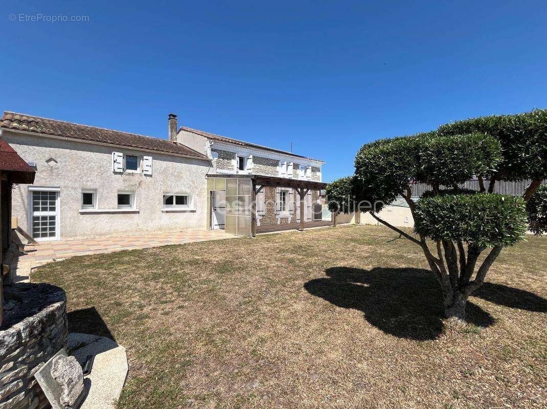 Maison à CORME-ECLUSE