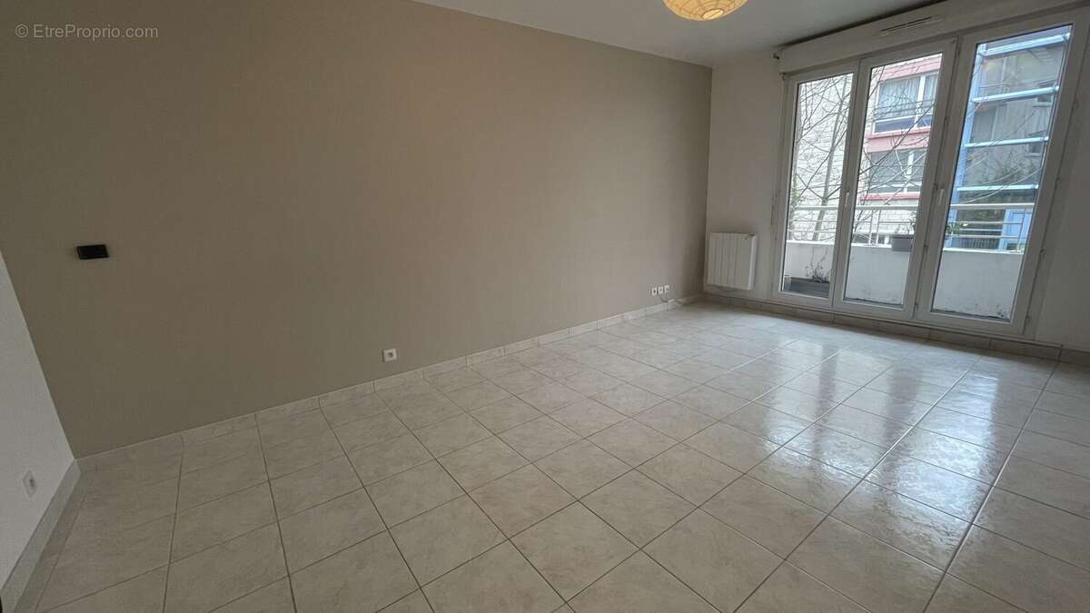 Appartement à CHANTELOUP-LES-VIGNES