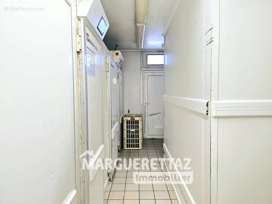 Commerce à MARIGNIER