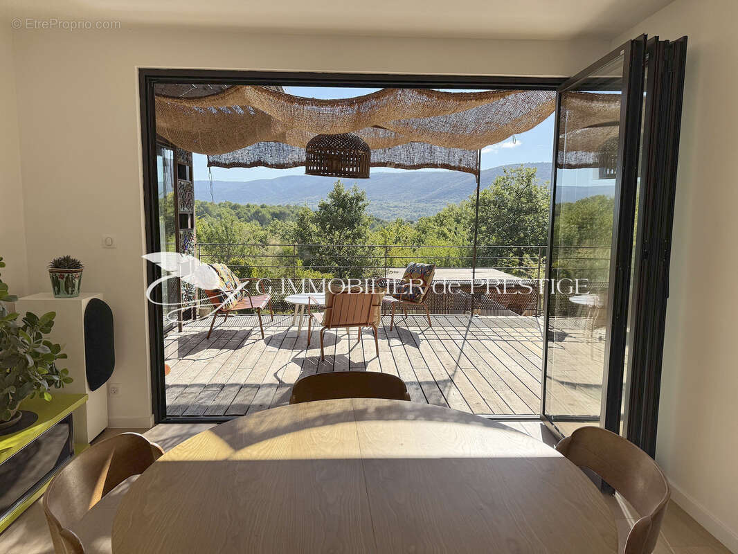 Une villa contemporaine en bois et acier en position dominante - photo 3