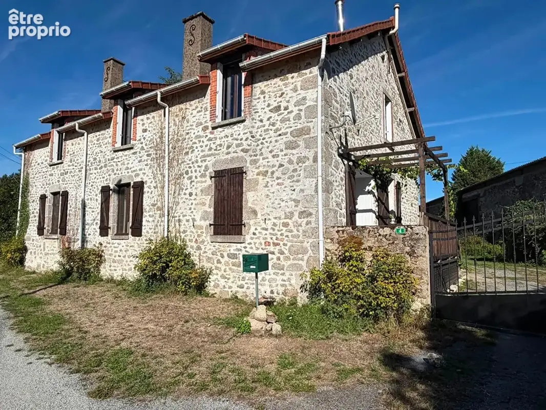 CREUSE - Superbe ferme entièrement rénovée avec dépendances et 2,7 hectares de terrain. - photo 5