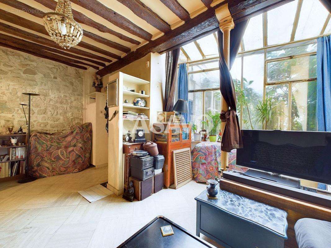 Appartement à PARIS-3E