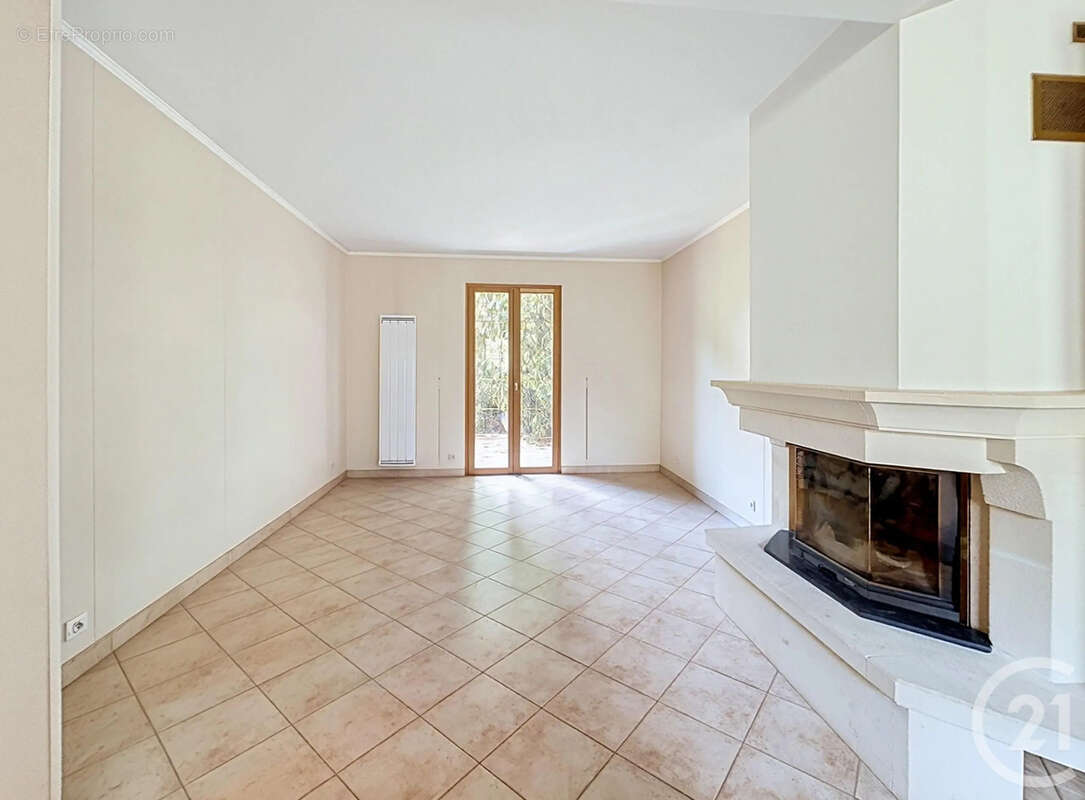 Maison à COMBS-LA-VILLE