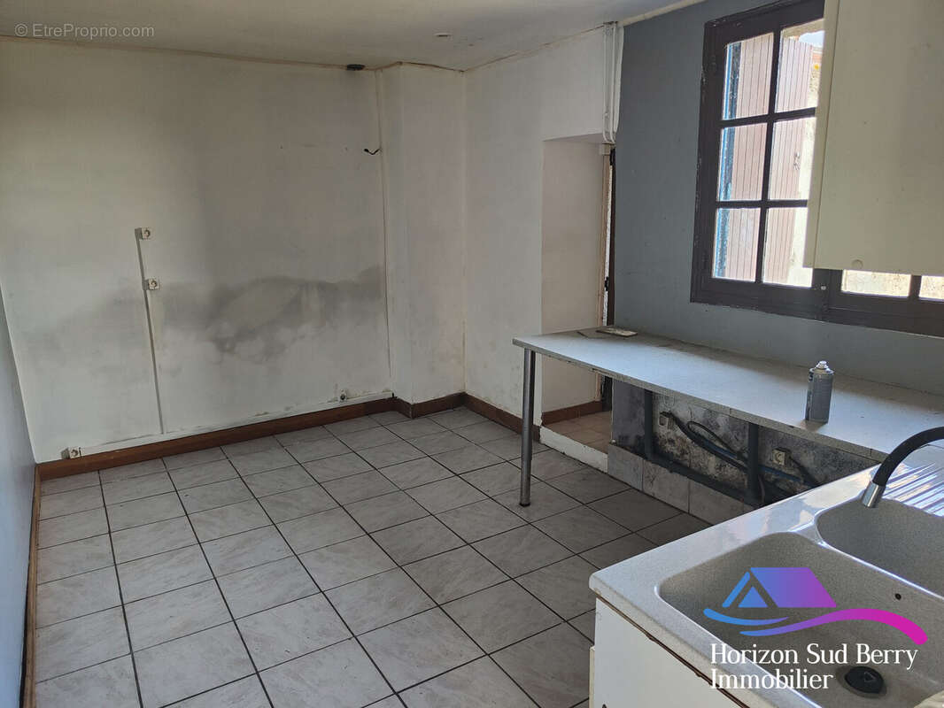 Cuisine - Maison à LA BERTHENOUX