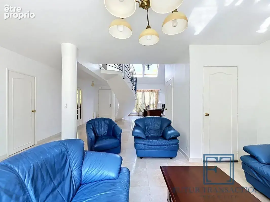 Maison 200 m² Voisins-le-Bretonneux - photo 6
