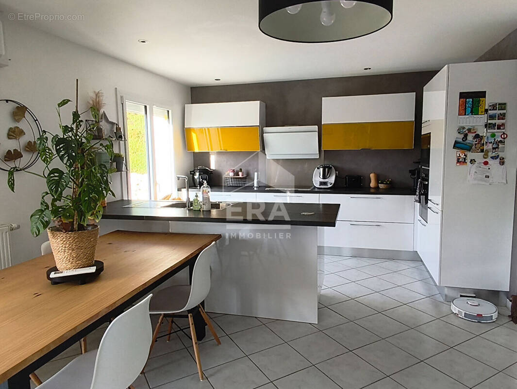 Maison à SAINT-ANDEOL-LE-CHATEAU