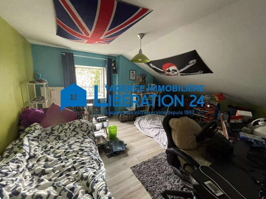 Maison à LE CHAMBON-FEUGEROLLES