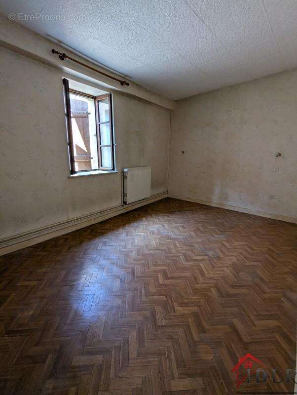 Maison à GRAY-LA-VILLE