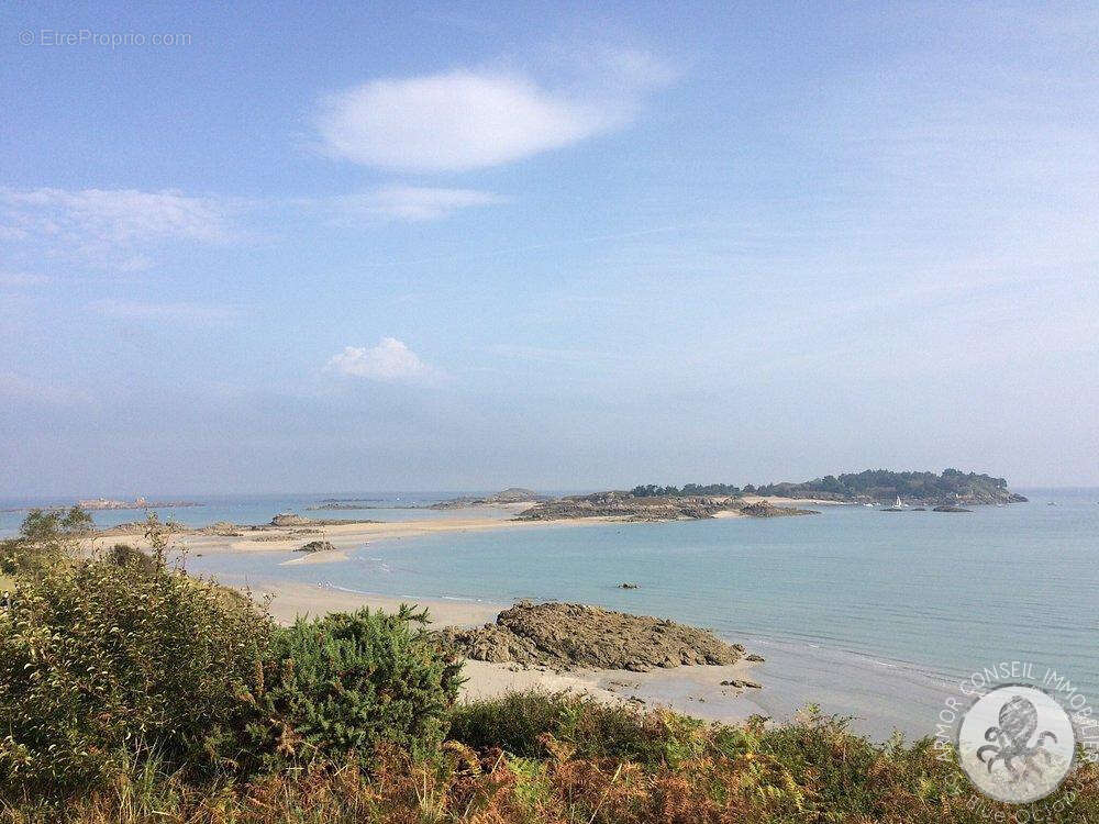 Terrain à SAINT-JACUT-DE-LA-MER
