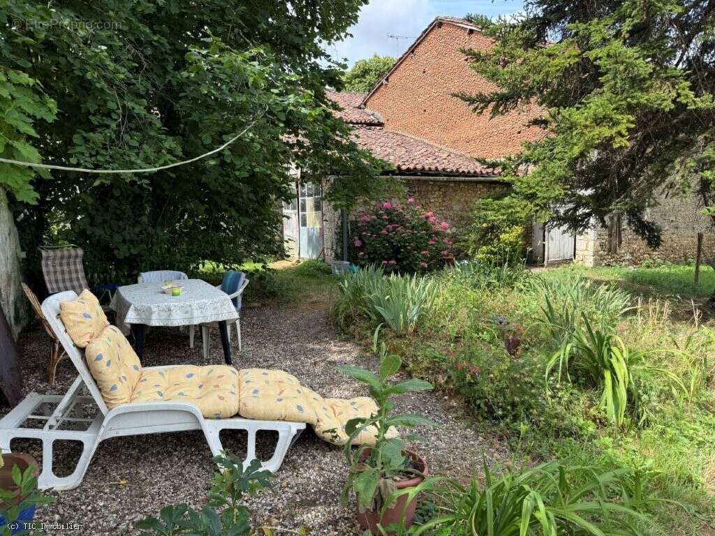 Maison à CHAMPAGNE-MOUTON