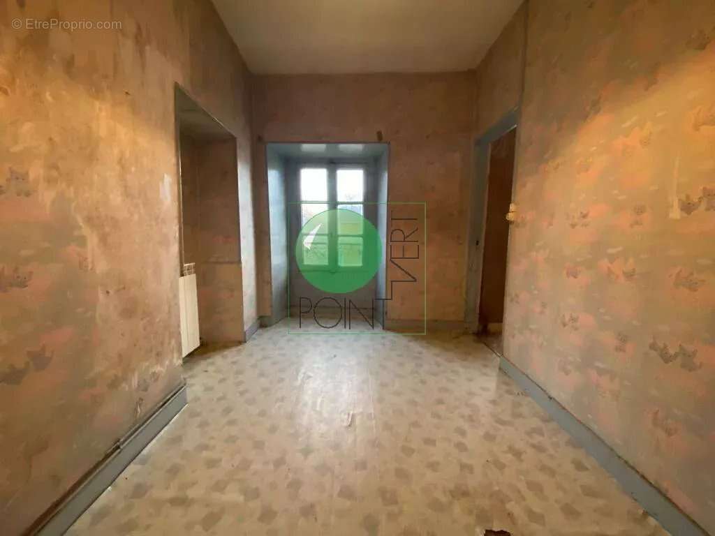 Maison à VERT-LE-PETIT