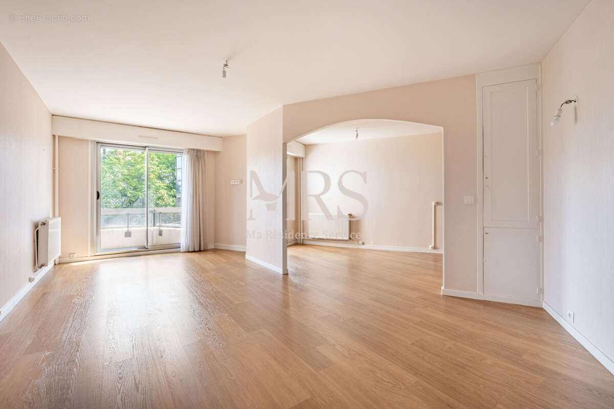 Appartement 71 m² à Paris-15e  - photo 4