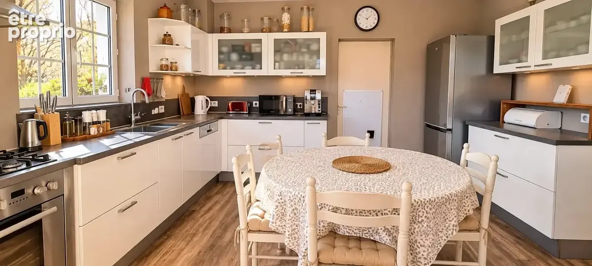 MAISON EN PIERRES XIX ème AVEC dépendance et piscine sur 2600 m² . - photo 11
