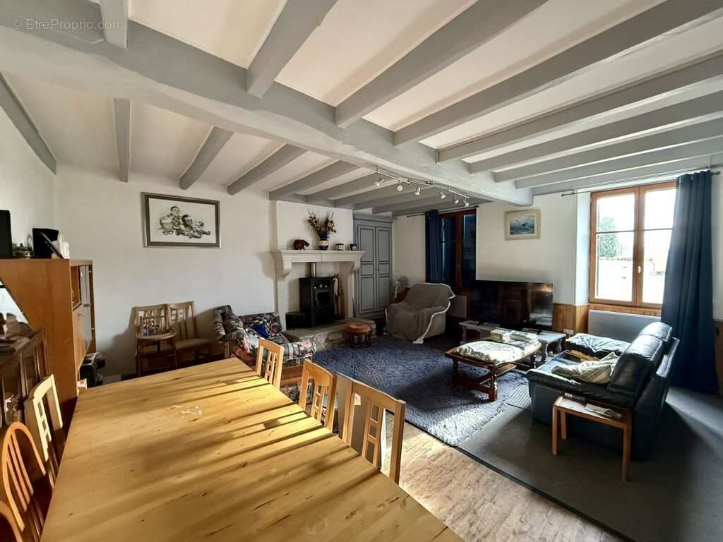 Maison à PIOUSSAY