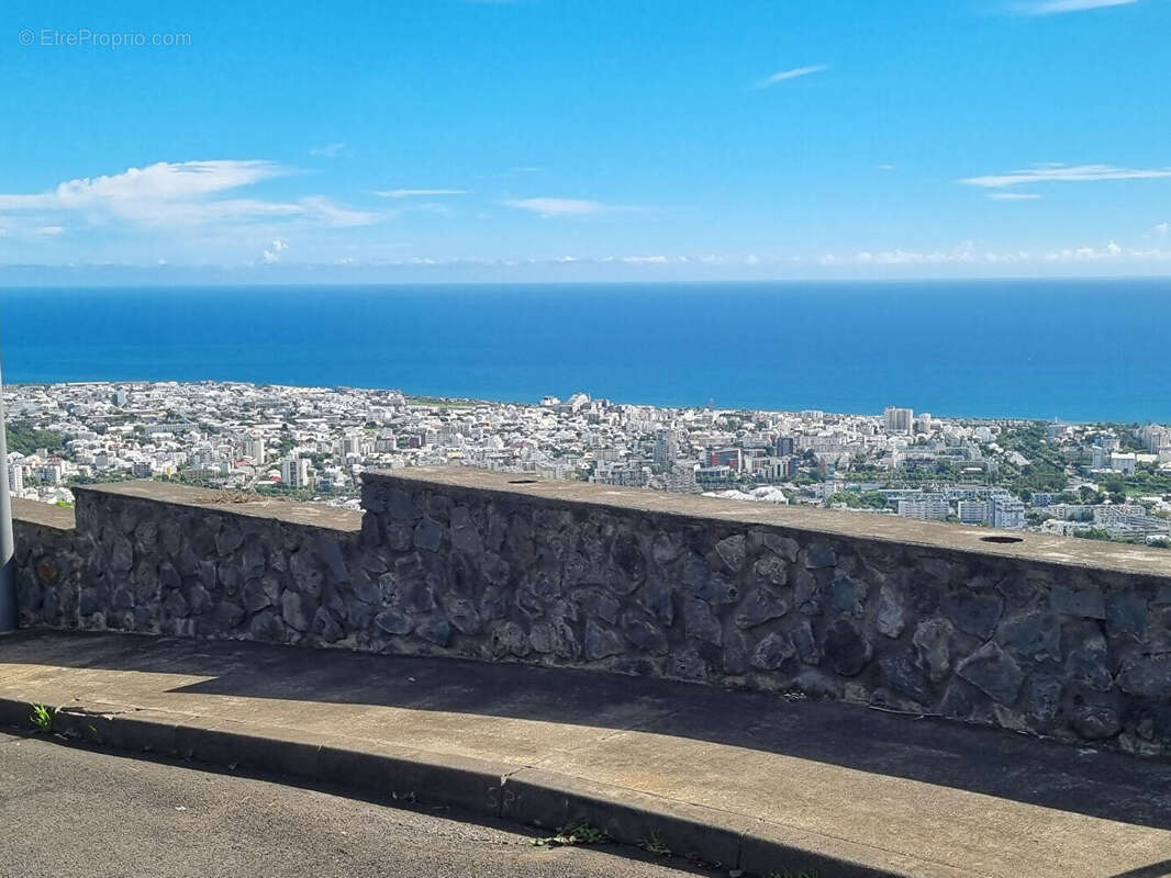 Terrain à SAINT-DENIS