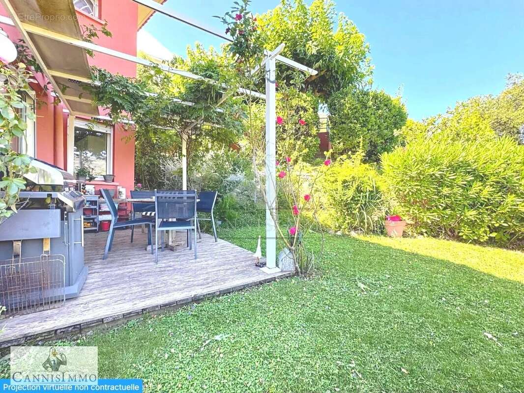 Appartement à MANDELIEU-LA-NAPOULE