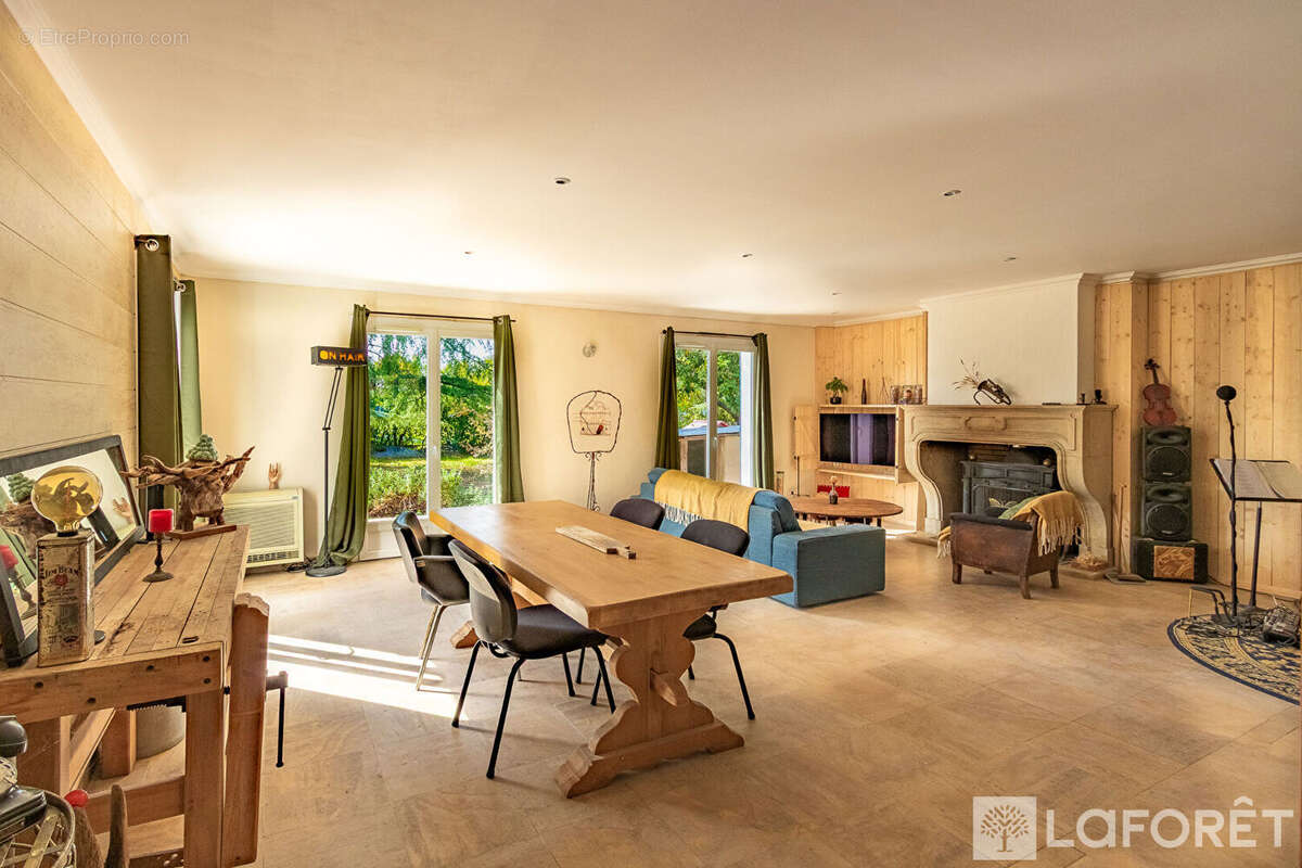 Maison à AMBARES-ET-LAGRAVE