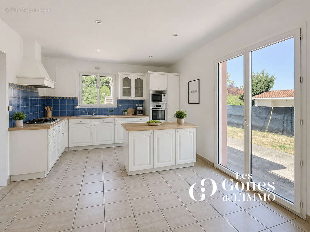 Maison familiale de 130 m2 sur 1 100 m2 de terrain avec piscine à 300 M du centre de Brindas - photo 6