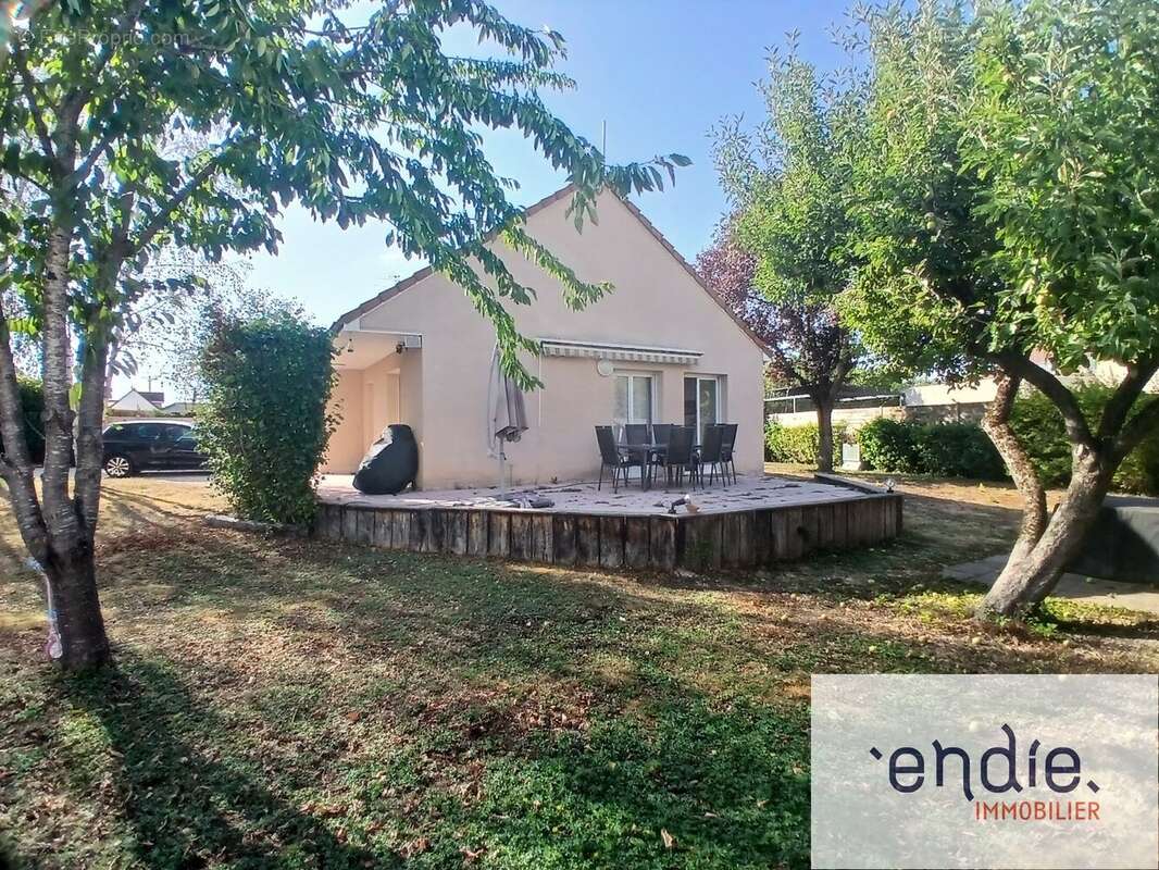 ARC-SUR-TILLE  Maison récente 4 chambres avec grande terrasse sur 848 m² de terrain - photo 3