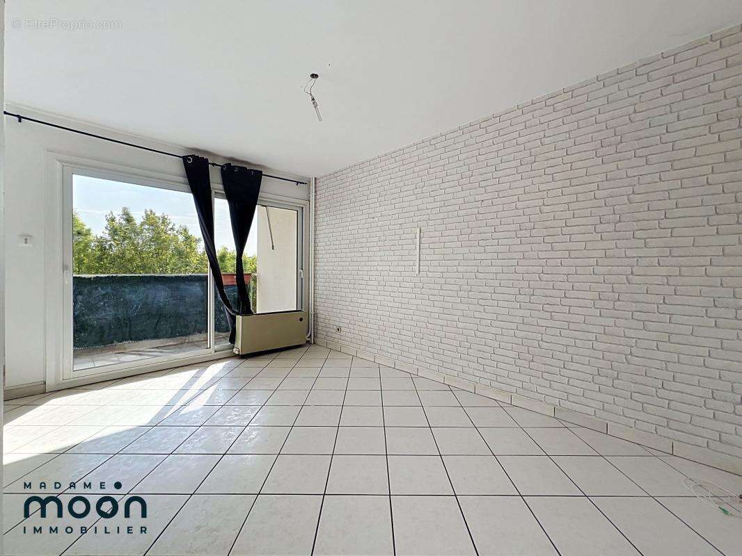 Exclusivité Oullins Pierre Bénite Montmein appartement - Cave - Balcon T4 77m² - photo 2