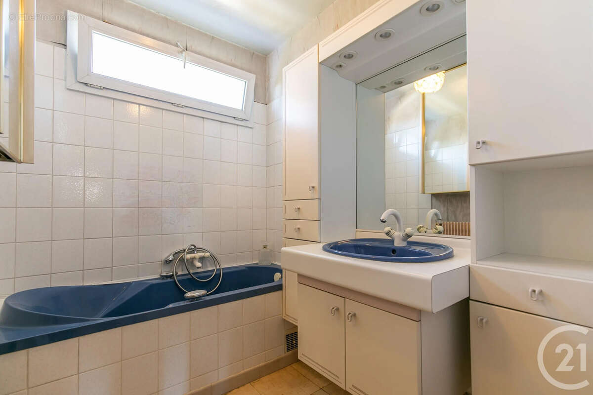 Appartement à SAINT-MAUR-DES-FOSSES