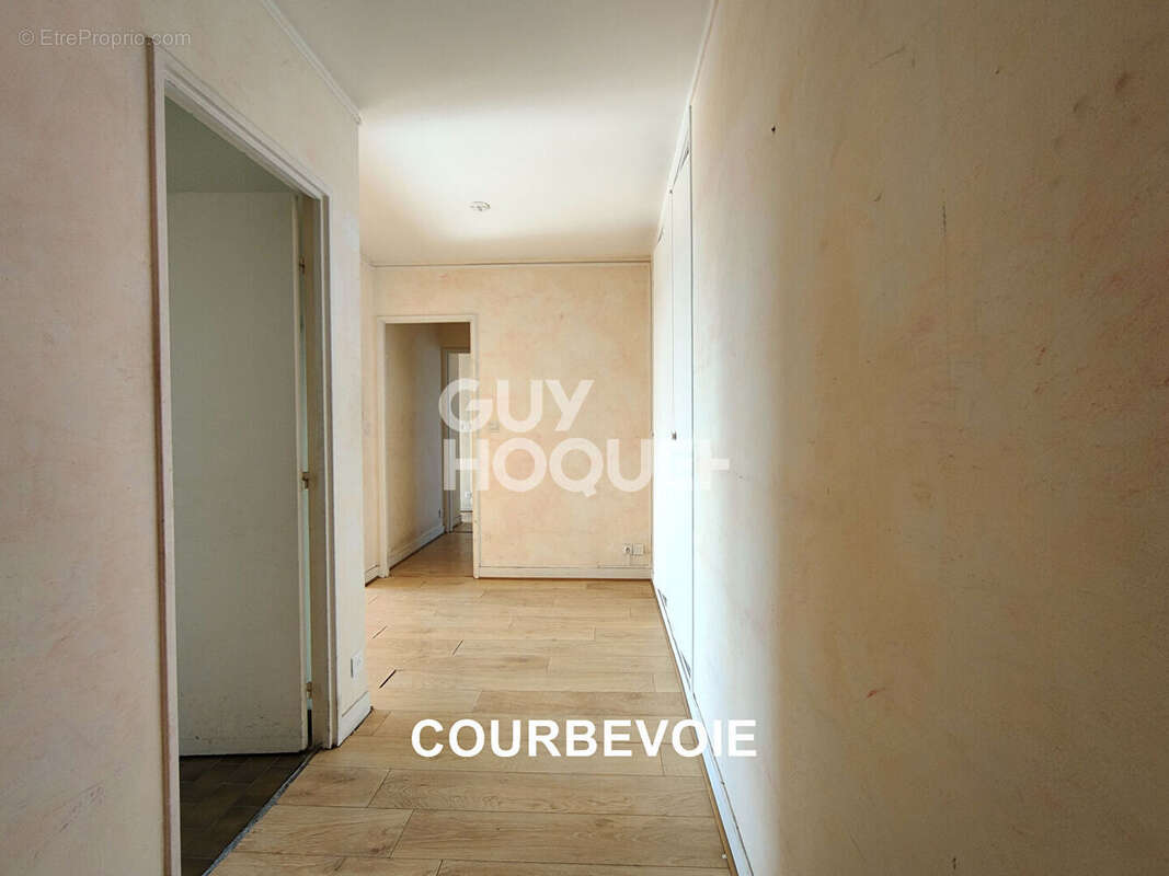Appartement à COURBEVOIE