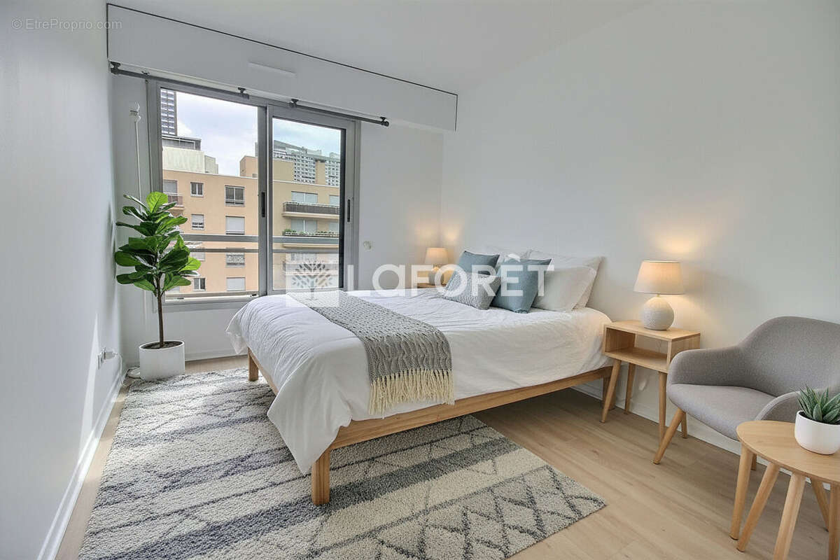 Appartement à COURBEVOIE