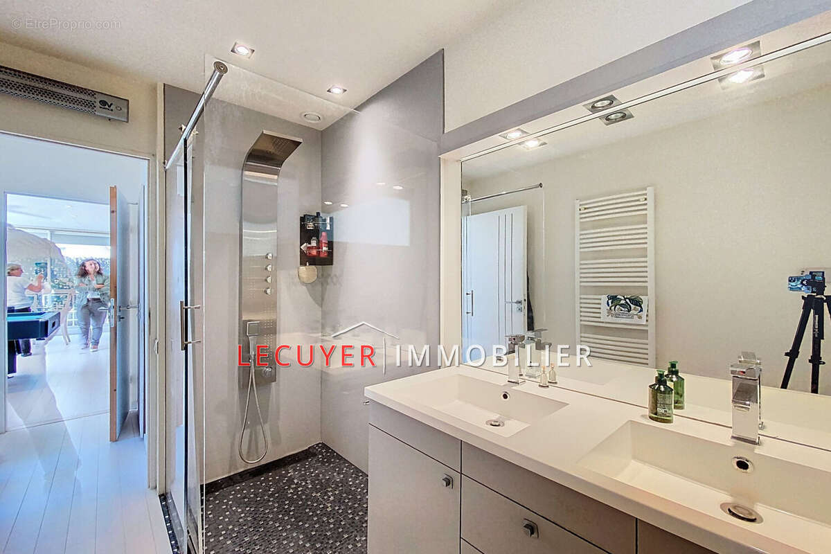 Appartement à VALLAURIS