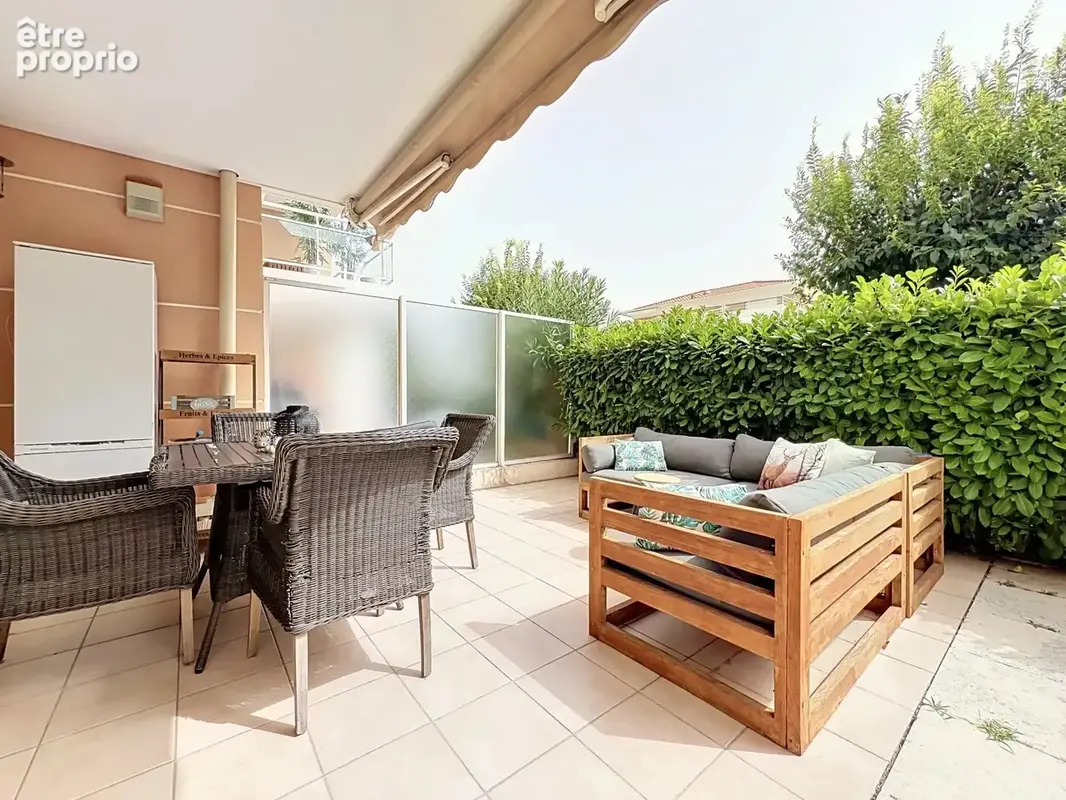 Antibes – t3 61 m² – jardin privatif 125 m² – piscine – parking - photo 12