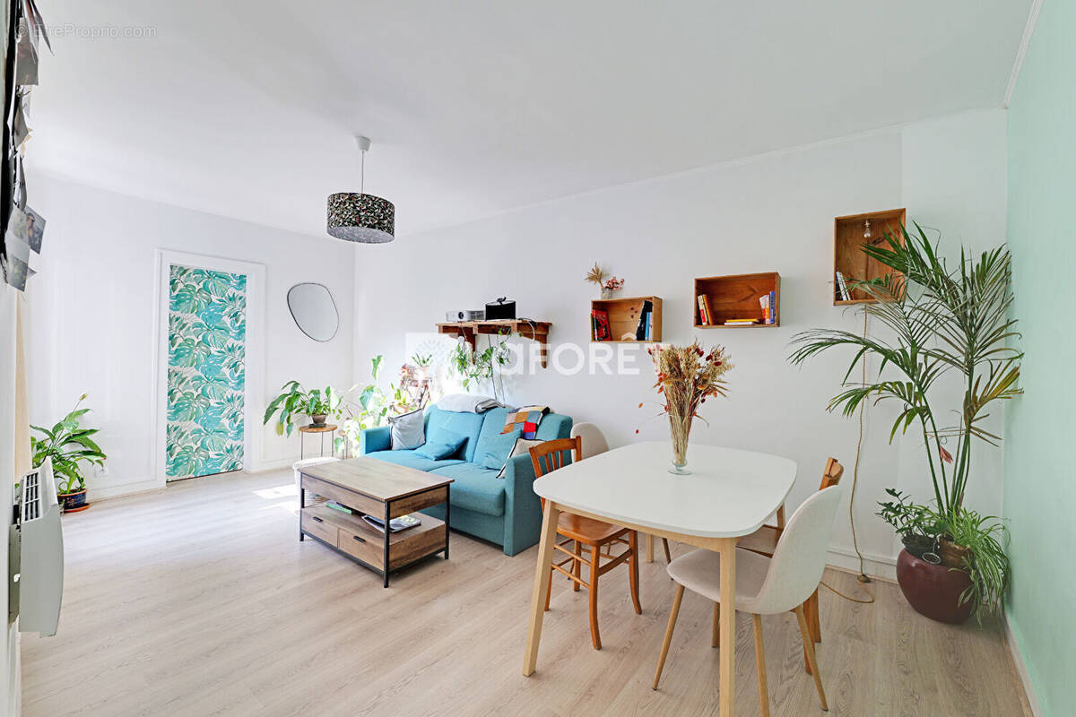 Appartement à PARIS-14E