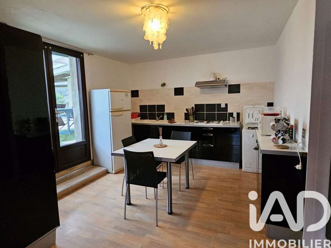 Maison 255 m² à Secondigny  - photo 2