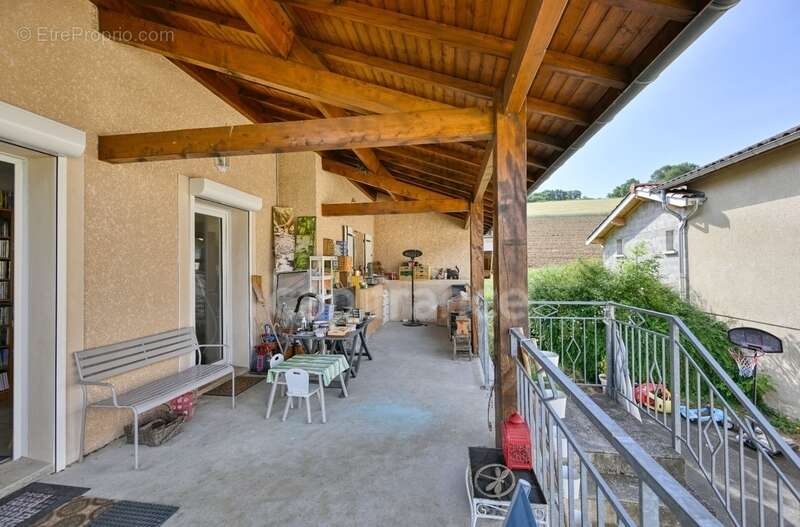 Appartement à COURZIEU