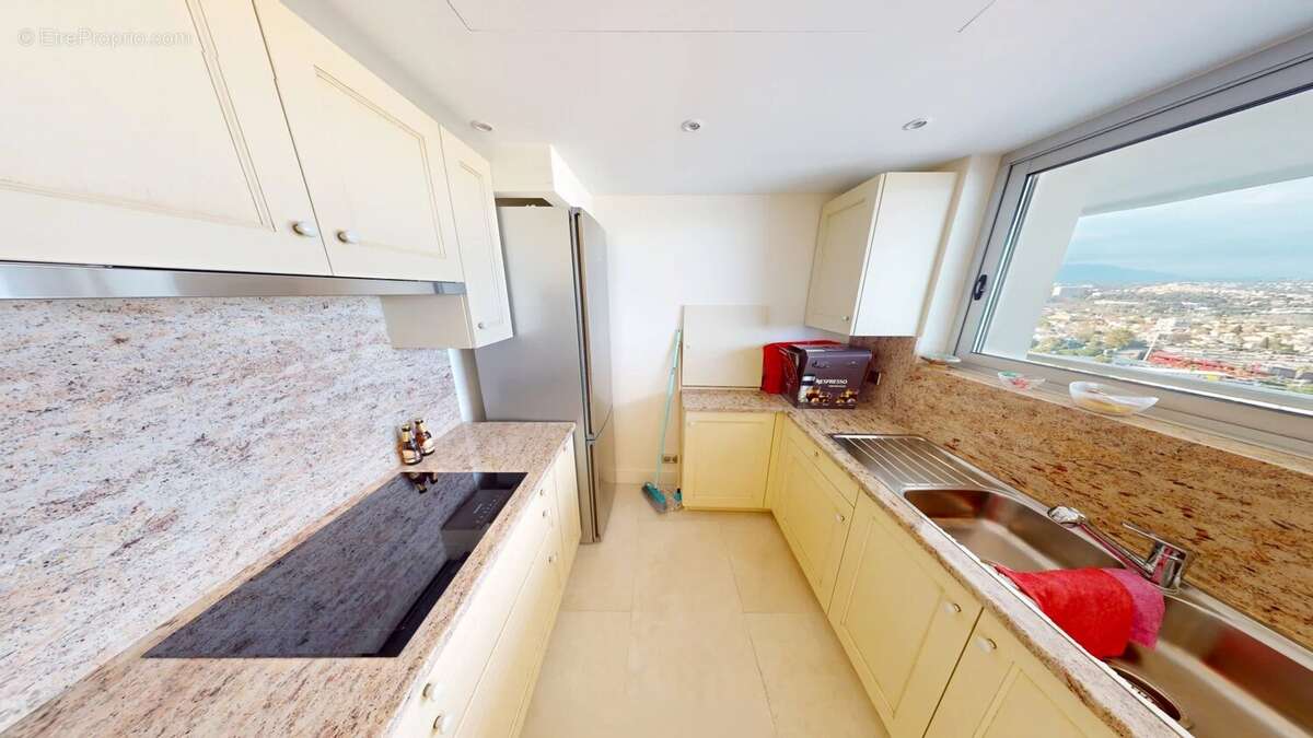 Appartement à VILLENEUVE-LOUBET