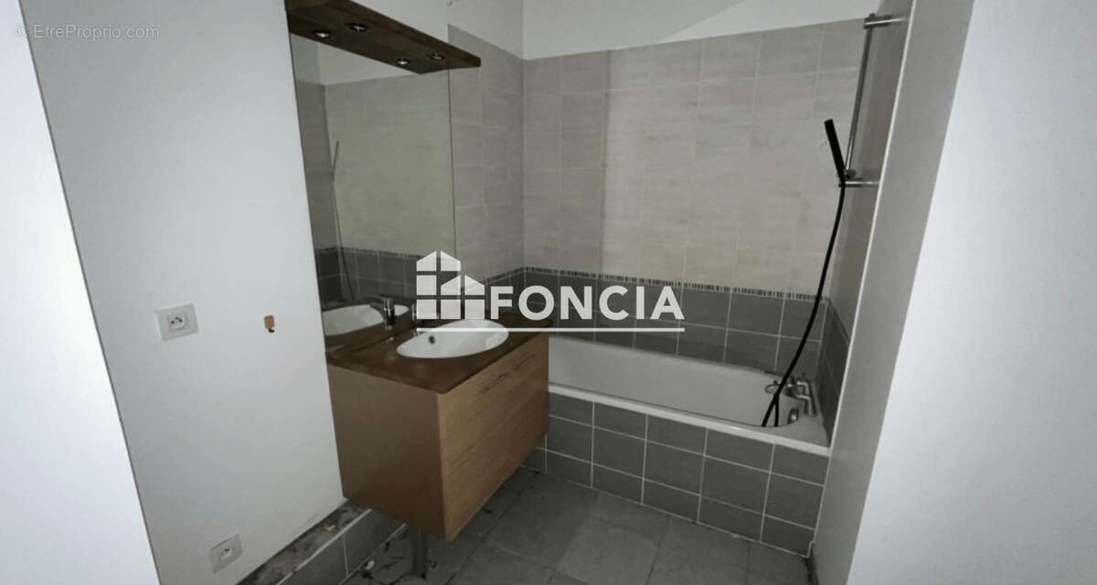 Appartement à BONNE