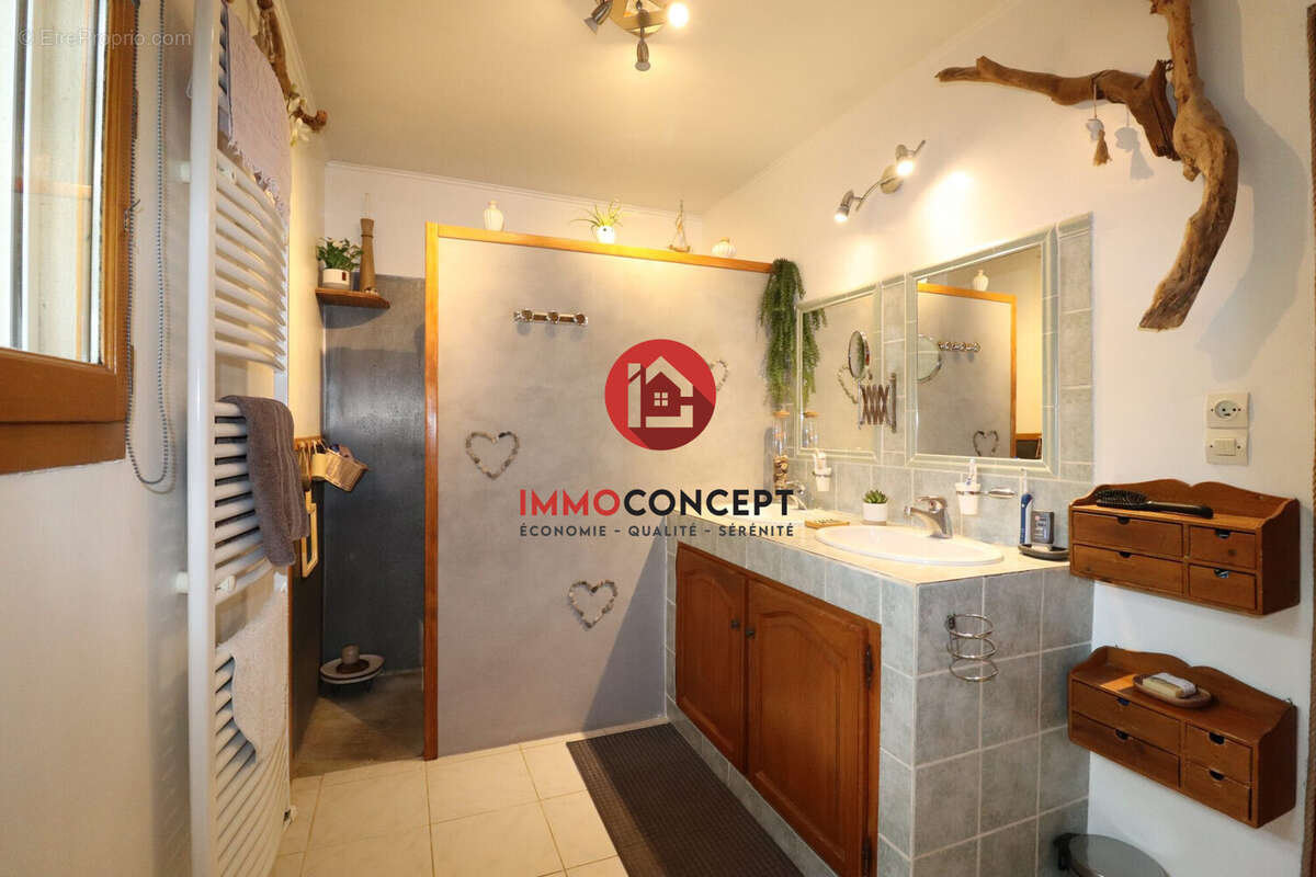 Maison à LAUDUN-L&#039;ARDOISE