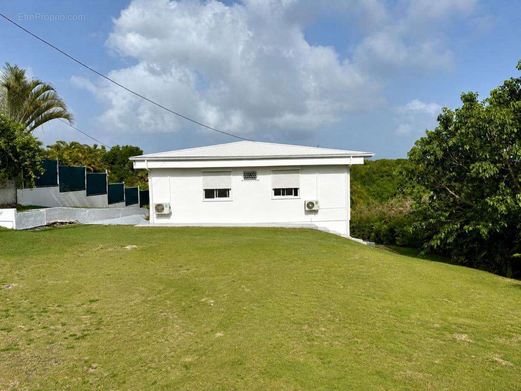 À vendre – exclusivité – maison t5 à sainte-anne (97180) - photo 17