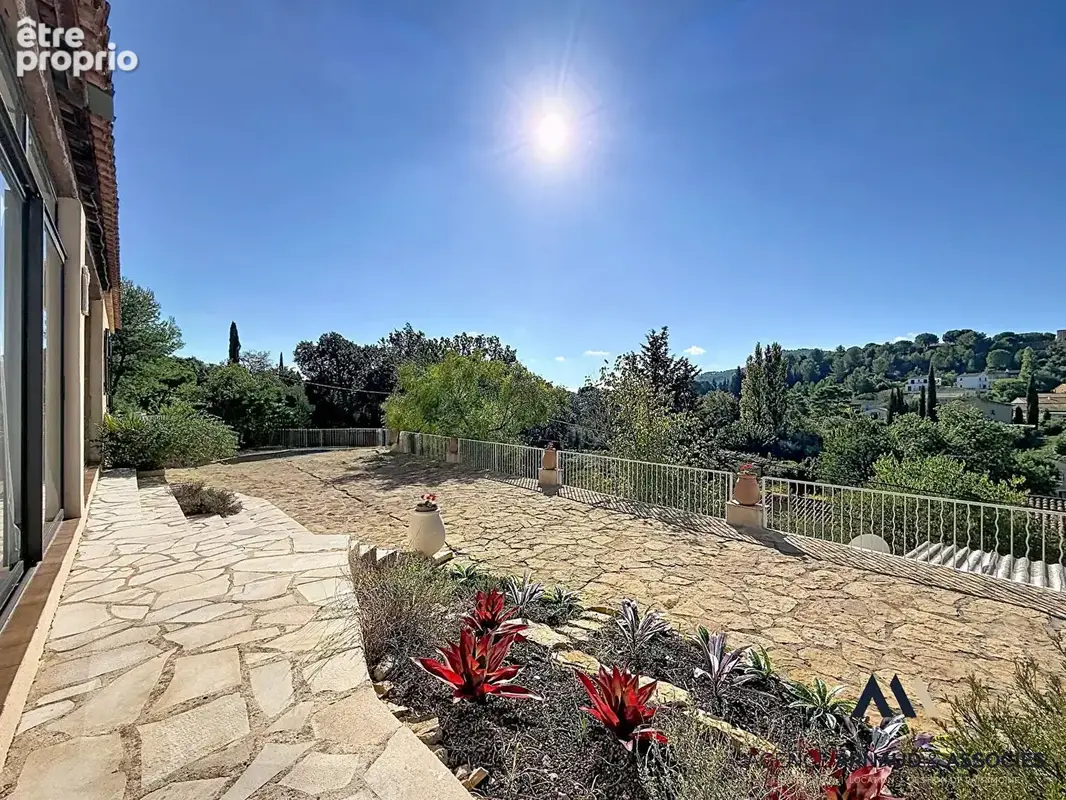 Propriété avec vue dégagée sur un terrain en restanques avec piscine et 2 logements indépendants - photo 22